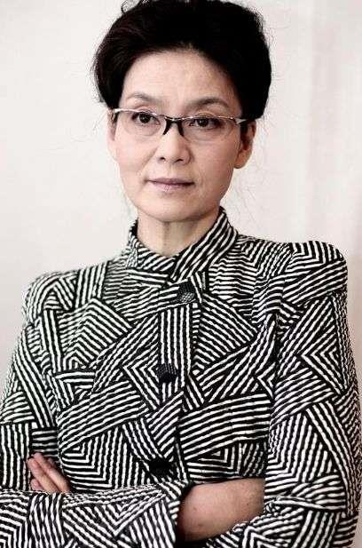 潘虹的年龄，岁月见证的温情与友谊之路。
